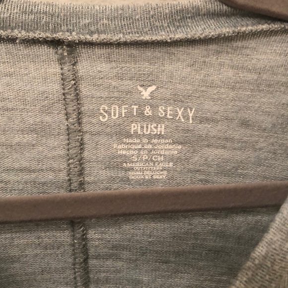 American Eagle Long Sleeve - Picture 2 of 3